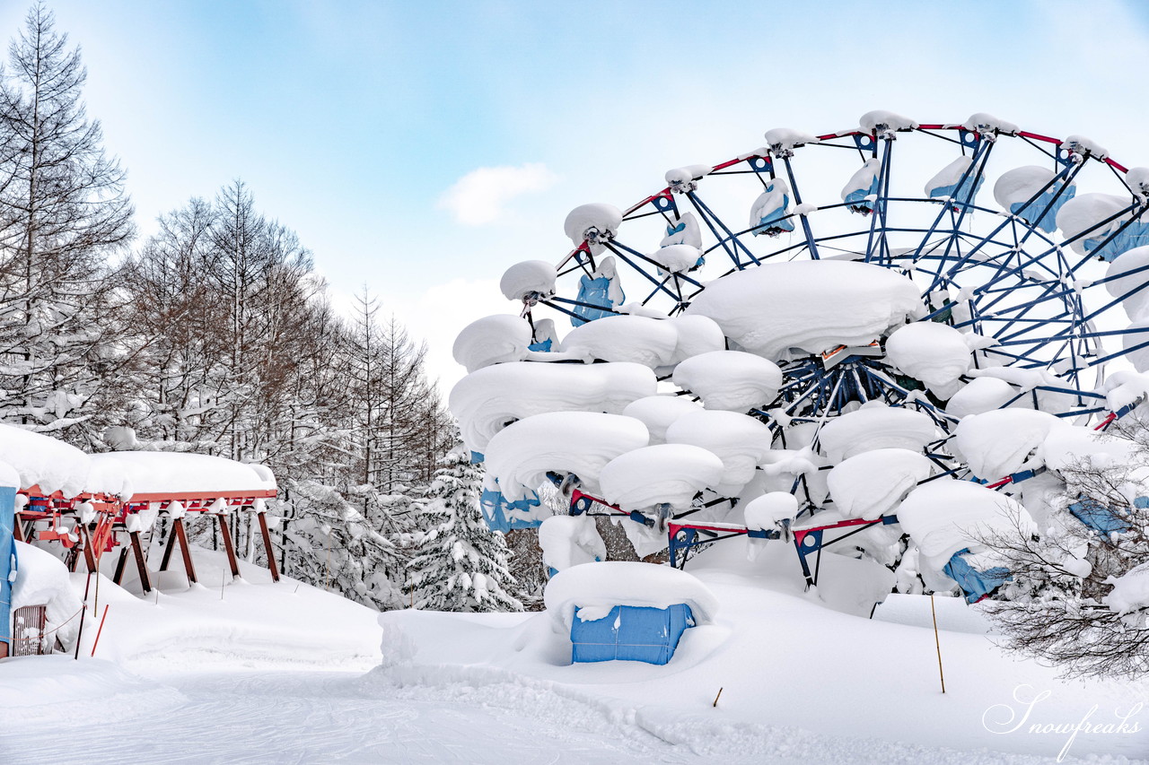 ルスツリゾート　2日間の吹雪の後の青空。たっぷり新雪が降り積もった樹氷林の中を滑る！